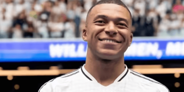 Kylian Mbappe ya se tiñó del blanco madridista