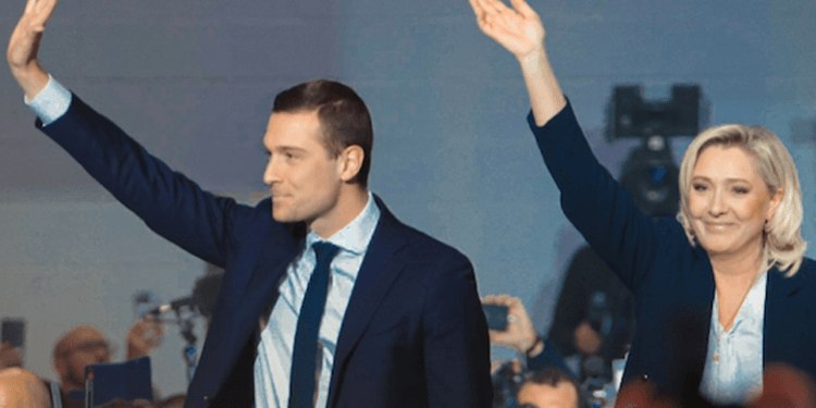 Elecciones en Francia: la alianza de izquierdas frena en seco al partido de Le Pen