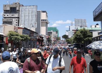 Marchan en Costa Rica en demanda de mayores fondos para la educación