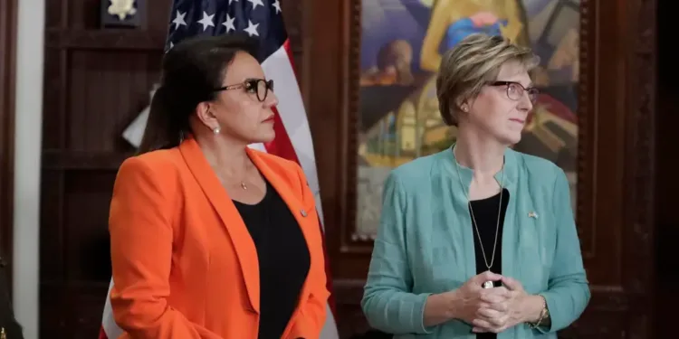 Presidenta de Honduras rompe el tratado de extradición con EEUU como respuesta a críticas de embajadora