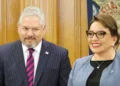 Enrique Reina, canciller de Honduras, y Xiomara Castro, presidenta.