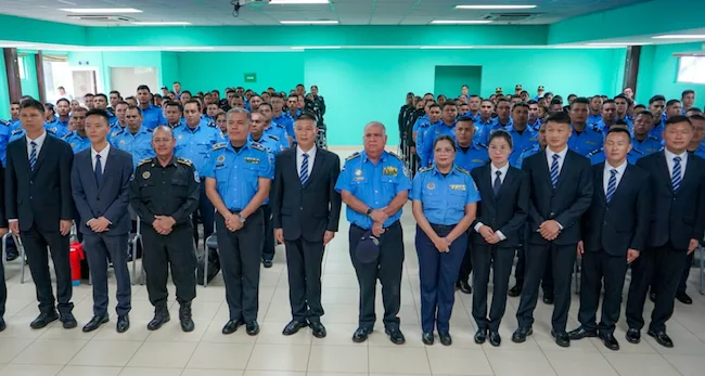 Policías de la República Popular China en una capacitación a la policía de la dictadura Ortega-Murillo.