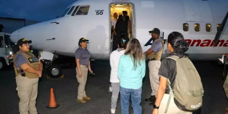 Panamá ya deportó a 455 migrantes colombianos irregulares