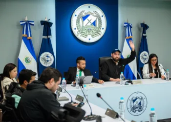 Bukele reprende en redes sociales al alcalde capitalino por aumento en licencias de negocios