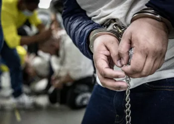 El Salvador recibe a 238 prisioneros miembros del Tren de Aragua y 23 de la MS-13 enviados por EEUU