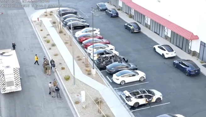 Trump amenaza con enviar a El Salvador a los atacantes de salas de ventas de Tesla