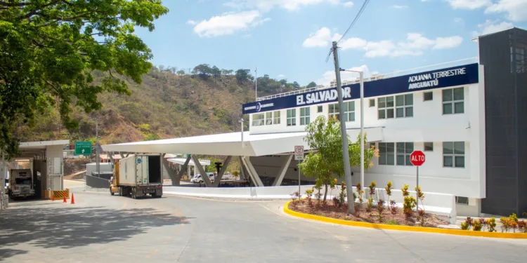 Guatemala y El Salvador refuerzan la integración aduanera en una reunión bilateral