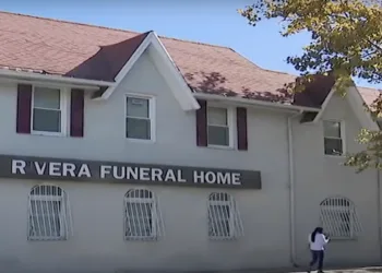 Familia guatemalteca demanda a funeraria de Nueva York por enviar un cadáver equivocado a su país