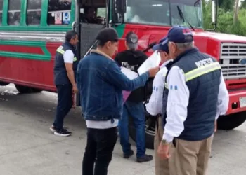 Gobierno de Guatemala implementa nuevas regulaciones al tránsito, entre estas el seguro obligatorio