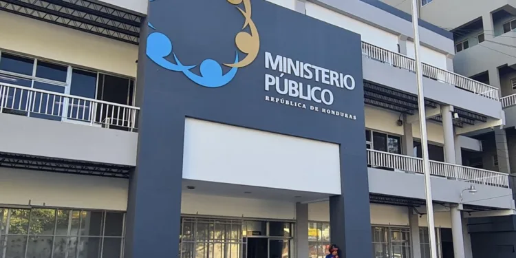 Fiscalía hondureña presenta requerimiento contra exdiputados y miembros de ONG por desvío de más $1 millón