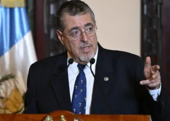 Presidente de Guatemala dice que se deben evitar “deportaciones masivas que deterioren más la economía”