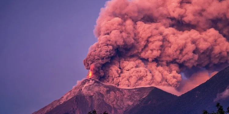 Volcán de Fuego en Guatemala regresa a la normalidad tras erupción y evacuación de cientos de ciudadanos