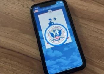 EEUU lanza aplicación para que migrantes en situación irregular se autodeporten