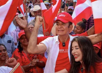 Salvador Nasralla señala a Rixi Moncada por retrasos en entrega de material electoral en las primarias hondureñas