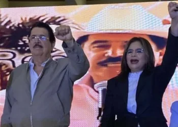 Expresidente Mel Zelaya defiende a Rixi Moncada y le aplaude en medio de críticas por problemas en primarias hondureñas