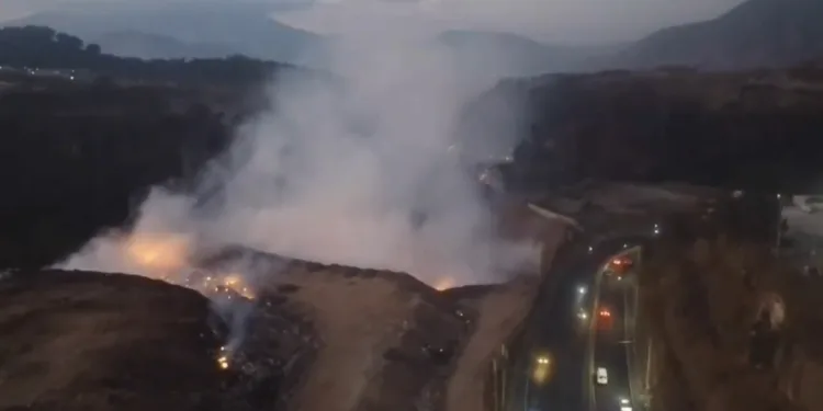 Guatemala controla parcialmente incendio en vertedero mientras calidad del aire mejora