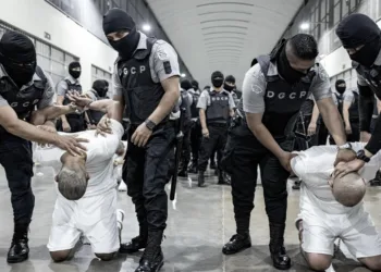 Dictador Maduro exige repatriación de migrantes venezolanos enviados a cárcel salvadoreña