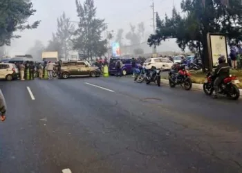Gobierno de Guatemala defiende implementación de la Ley de Tránsito mientras protestas bloquean varias calles