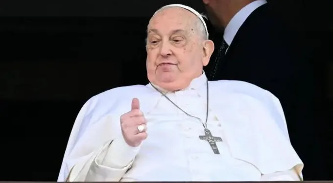 El papa Francisco enfrentará dos meses de convalecencia tras regreso al Vaticano