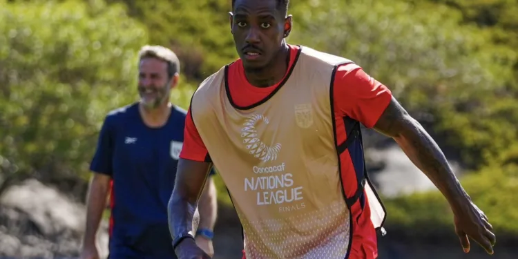 José Córdoba responde a críticas tras su mano en la derrota de Panamá ante México