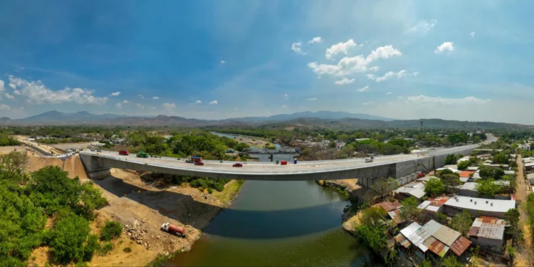 Reportan significativo avance  en la construcción de puente en frontera Guatemala y El Salvador