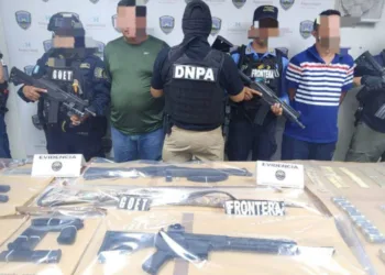 Arrestan a presuntos miembros de banda que traficaba armas desde EEUU hacia Honduras