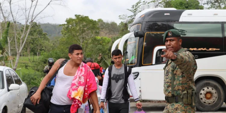 Costa Rica y Panamá coordinan esfuerzos para atender el flujo migratorio inverso