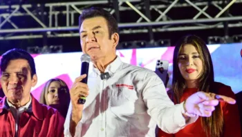 Nasralla y otros liberales fustigan a Mel Zelaya por las primarias de Honduras