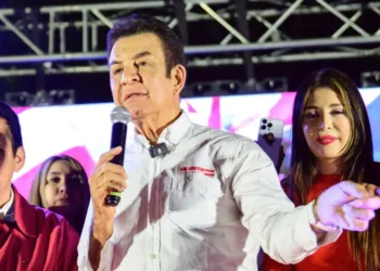 Nasralla y otros liberales fustigan a Mel Zelaya por las primarias de Honduras