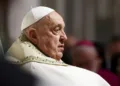 Incertidumbre en el Vaticano debido a la prolongada hospitalización del Papa Francisco