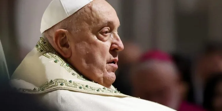 Incertidumbre en el Vaticano debido a la prolongada hospitalización del Papa Francisco