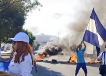 Una caótica organización y sospechosos retrasos empañan elecciones primarias en Honduras