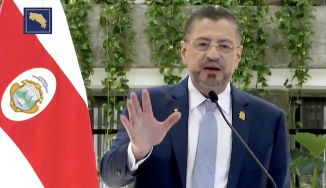 Abren tercera investigación contra presidente costarricense por beligerancia política