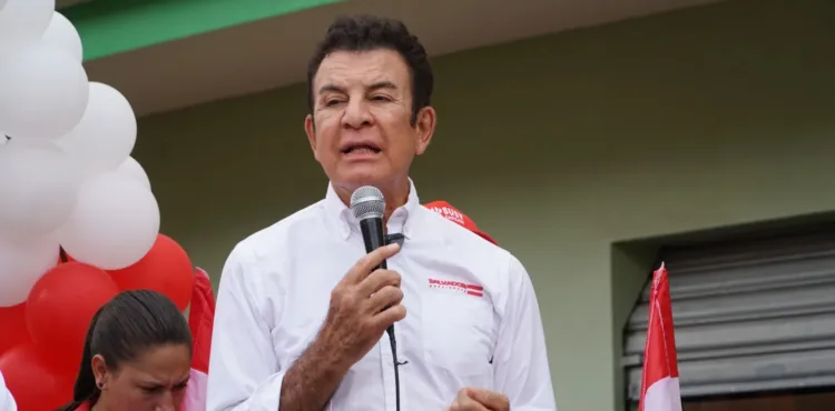 Guerra de acusaciones entre precandidatos liberales se mantiene en Honduras