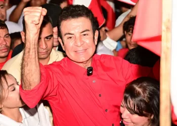 Salvador Nasralla arremete contra la candidatura de Rixi Moncada y respalda comunicado de la Unión Europea