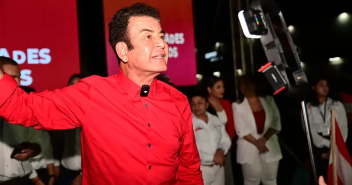 Nasralla acusa a su rival del Partido Liberal de intentar hacer fraude en las primarias hondureñas del domingo