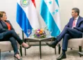 Presidenta de Honduras habla de integración con su homólogo paraguayo y visita a Pepe Mujica