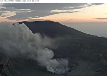 Volcán Poás mantiene actividad eruptiva con expulsión de ceniza en Costa Rica