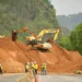 Deslizamiento de tierra bloquea por más de 24 horas paso por salida occidental de la capital salvadoreña