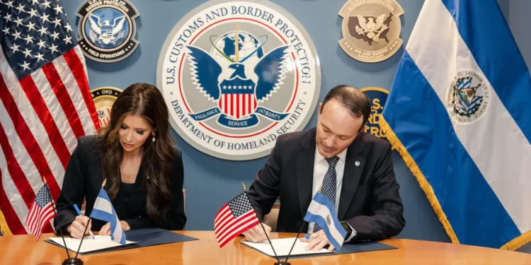 El Salvador es el primer país centroamericano en acceder al programa de viajeros confiables de EEUU