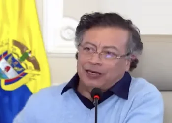 Petro exige a Bukele liberar a colombianos y venezolanos detenidos en El Salvador