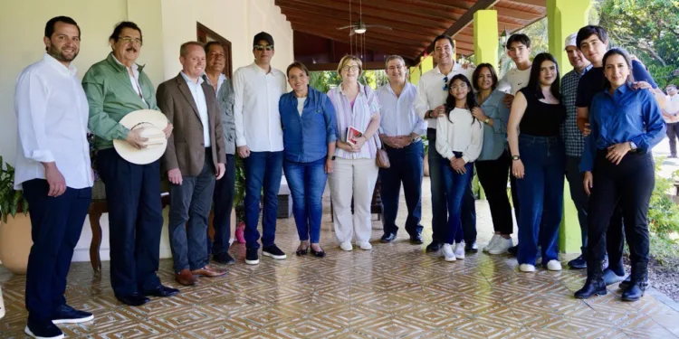 Metamorfosis presidencial en Honduras: embajadora Laura Dogu despedida entre abrazos después de ser considerado una amenaza imperial