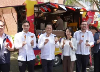 El sabor de Guatemala sigue rodando por Taiwán: Food truck de café llega a la Universidad de Xingwu