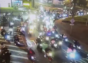 Más de 100 motociclistas multados por participar en caravana ilegal en la capital guatemalteca