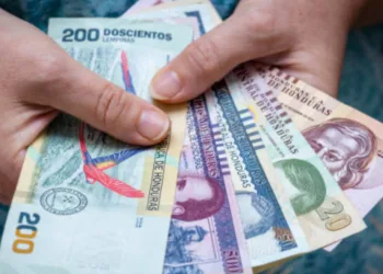 Gobierno de Honduras anuncia aumento salarial de $55 para los empleados públicos