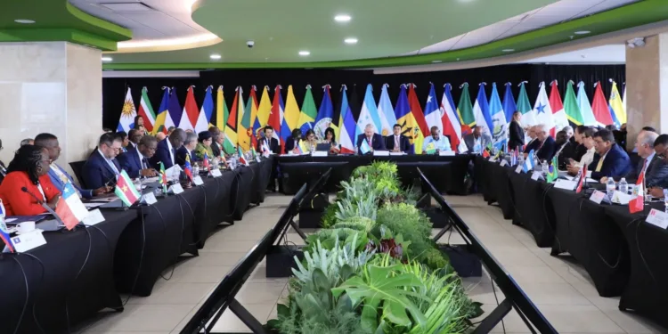 Sólo una tercera parte de los mandatarios de la CELAC asisten a la cumbre en Tegucigalpa
