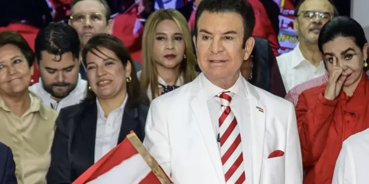 Candidato Liberal de Honduras dice que es el favorito para las presidenciales
