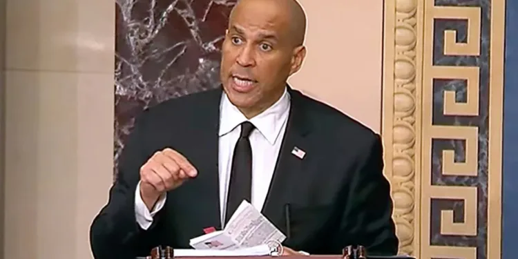 Otro senador de EEUU se alista para viajar a El Salvador en defensa de migrante deportado erróneamente