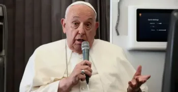 Rubén Blades rinde homenaje al legado de cambio e inclusión del Papa