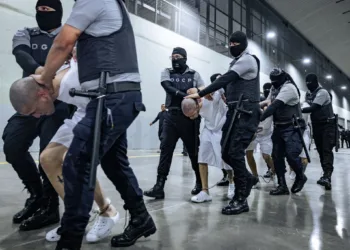 Maduro exige a Bukele respeto a los derechos humanos de venezolanos detenidos en El Salvador